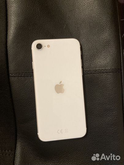 Телефон iPhone se 2020