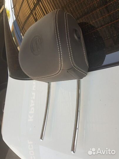 Подголовник GLE w166 AMG c гербом