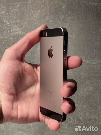 iPhone SE, 32 ГБ