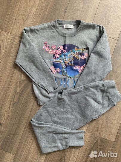 Вязаный костюм женский