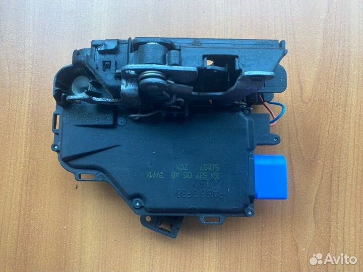 Замок двери передний левый Vw Jetta седан BMY 2007