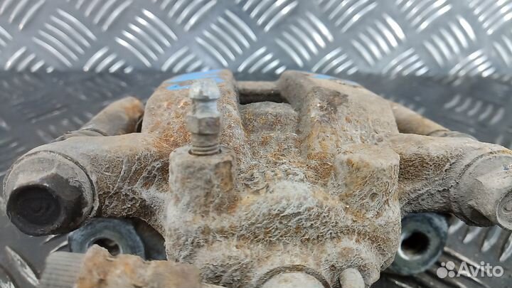 Суппорт задний правый Nissan Leaf