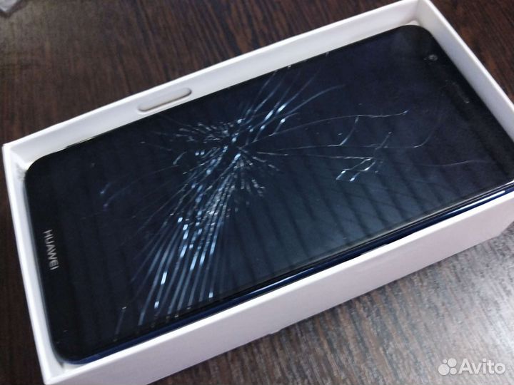 Телефон Huawei p smart 2018