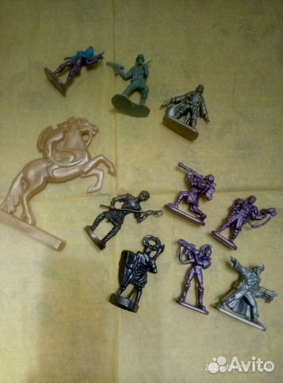 Для мальчика (книги,меч+солдатики)