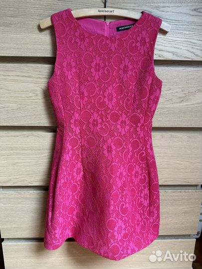 Платье цвета фуксии
