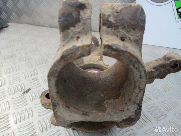 Кулак передний левый Ford Focus 2 2006г 1.8