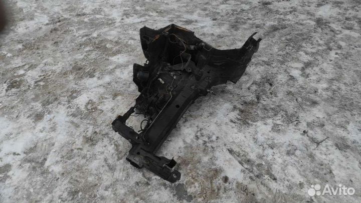 Четверть передняя правая Mitsubishi Grandis 2004