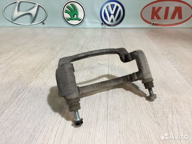 Скоба переднего суппорта Hyundai Solaris Kia Rio 3