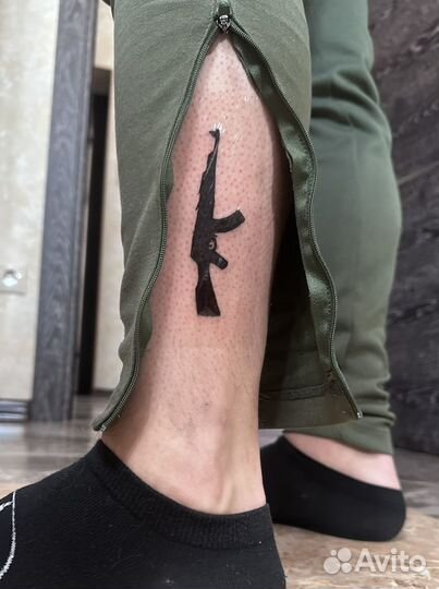 Мастер татуировки