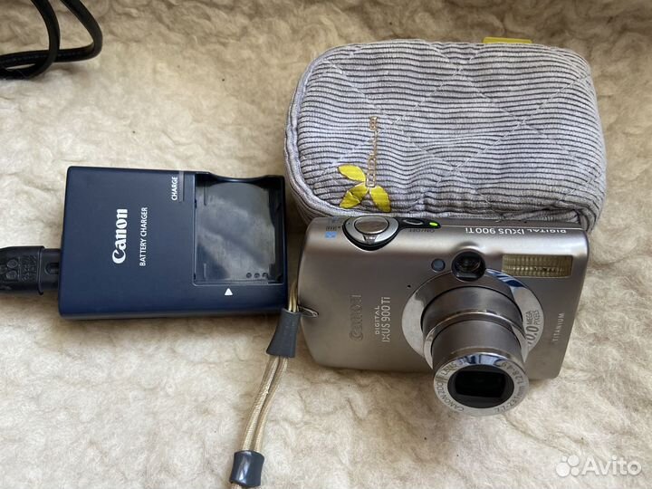 Компактный фотоаппарат canon