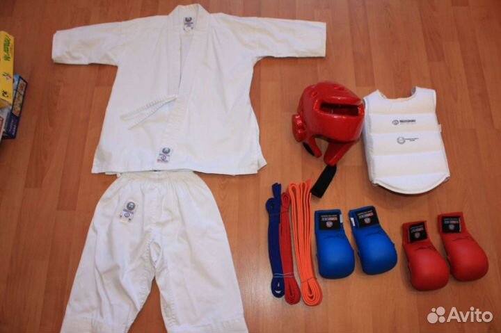 Кимоно, защита, шлем, нарукавники, пояса