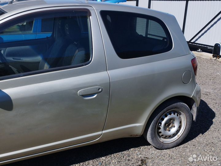 Toyota Vitz 1.0 AT, 2002, битый, 250 000 км