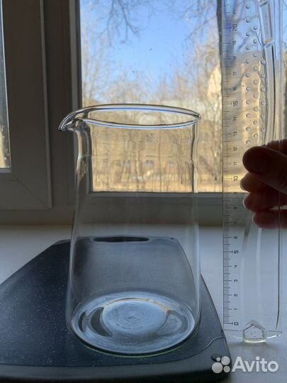 Небольшой кувшинчик-ваза из стекла