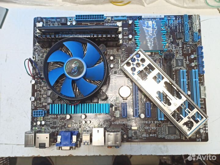 Материнская плата с процессором и памятью