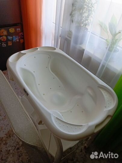 Ванночка с пеленальным столом