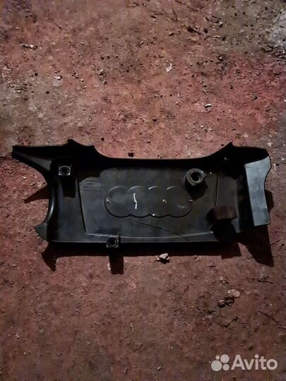 Декоративная накладка двигателя audi A6 C6