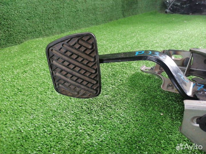 Педаль тормоза Nissan Teana PJ32 VQ35DE 2009