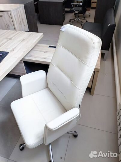 Офисное кресло