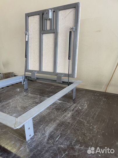 Люк напольный под плитку с амортизаторами 600х600