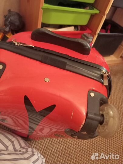 Чемодан на колесах детский