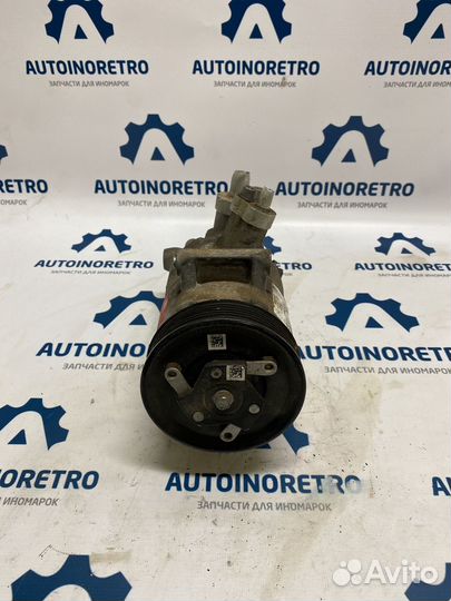 Компрессор кондиционера Volkswagen Golf 5Q0820803R