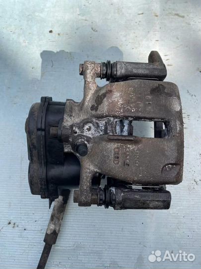 Суппорт задний правый 8K0615404B