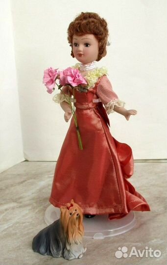 Кукла фарфоровая коллекционная с собачкой