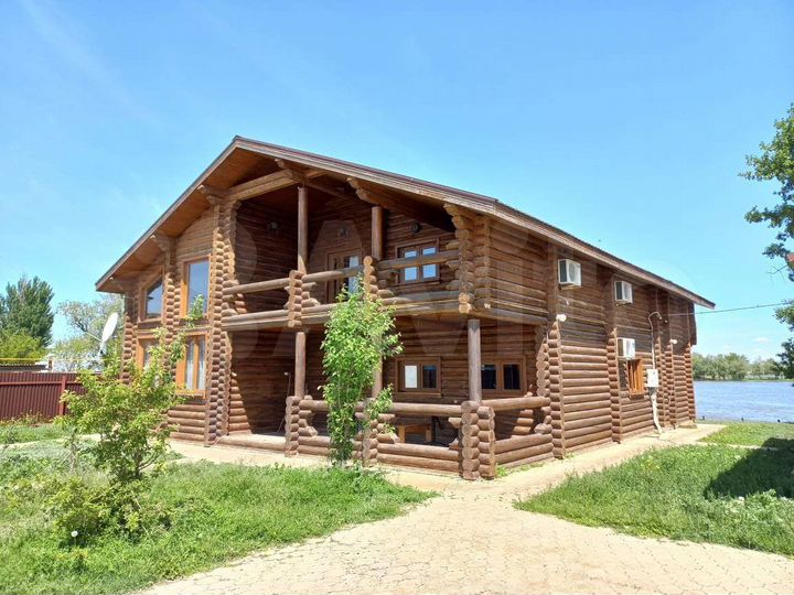 Коттедж 400 м² на участке 10 сот.