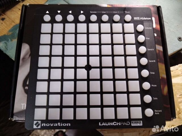 Контроллер Novation Launchpad mini mk2