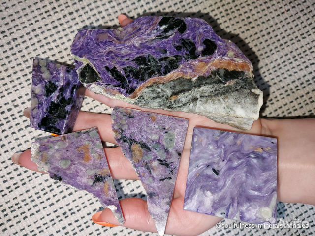 Чароит галтовка и пластины полированные