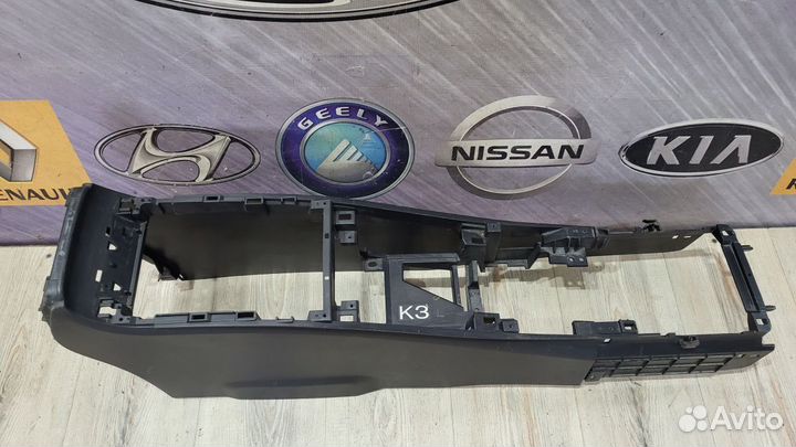 Консоль между сидений центральная Nissan teana J32