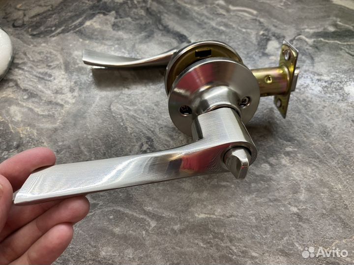 Ручка дверная межкомнатная с защелкой