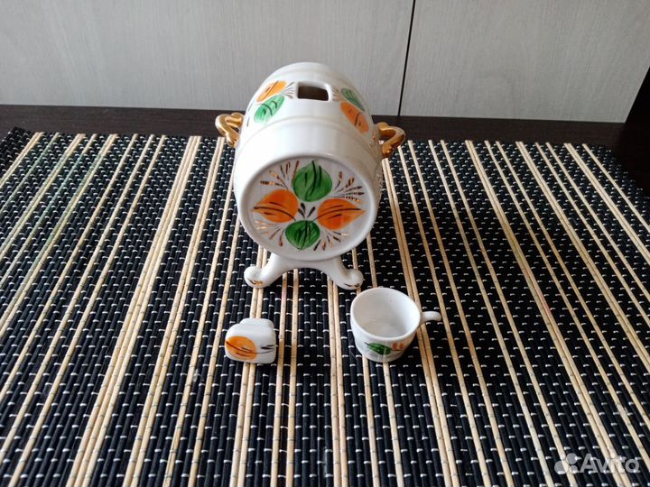 Фарфоровый штоф 