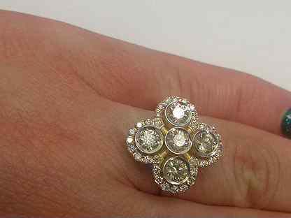 Золотое кольцо с бриллиантом клевер 1,25 карат