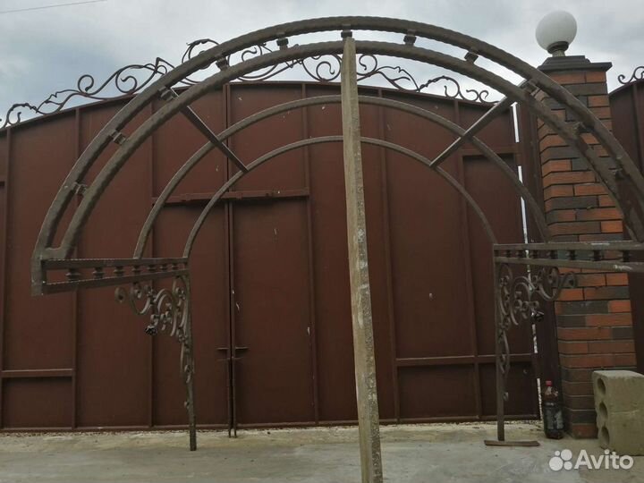 Козырёк над входной дверью