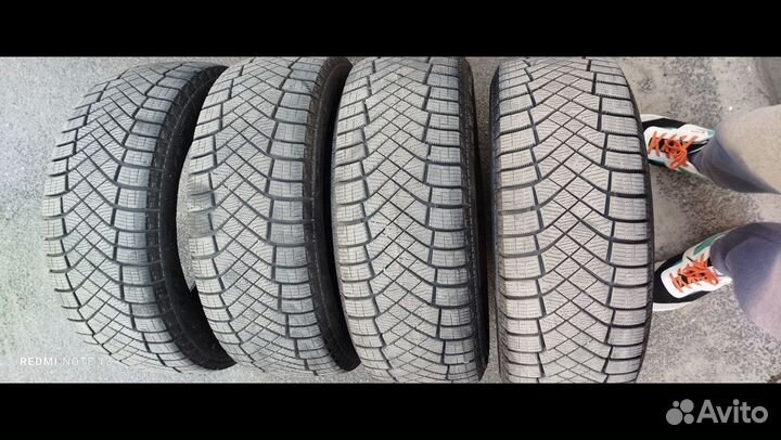 Pirelli Ice Zero FR 205/55 R16