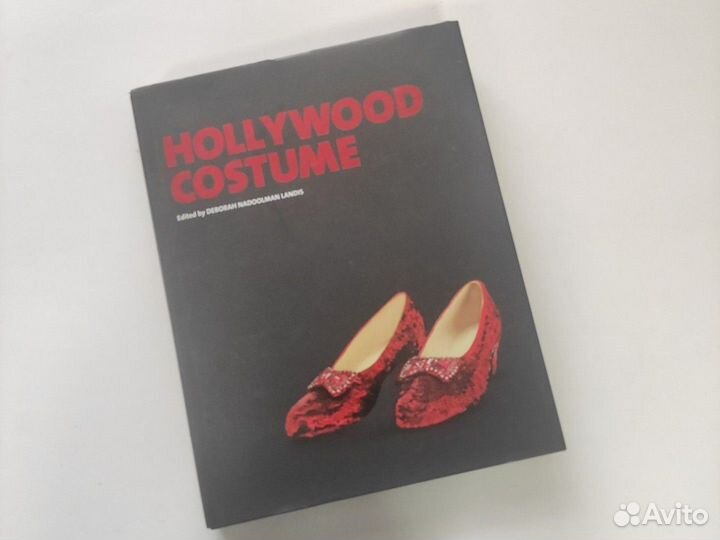 Книга Hollywood Costume