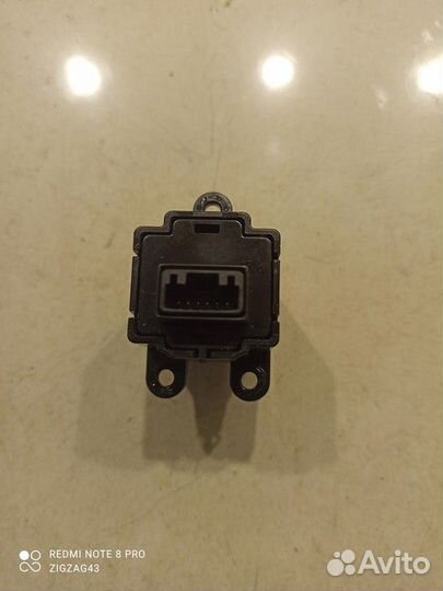 Кнопка аварийной сигнализации (Hyundai Sonata)