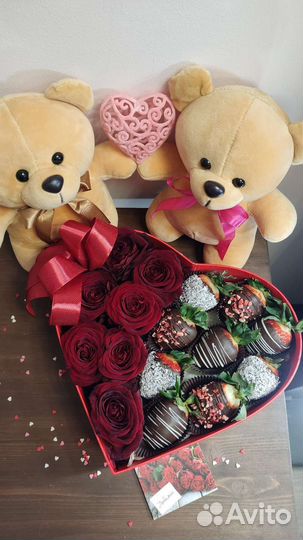 Сердце, клубника, цветы