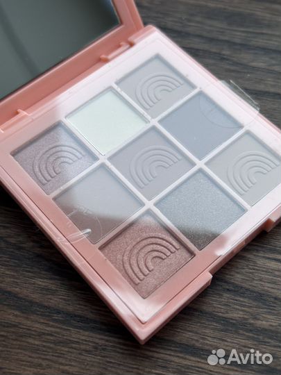 Палетка теней 9 цветов 2 шт новые