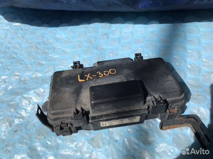 Блок предохранителей Honda Element YH2 K24A4 2006