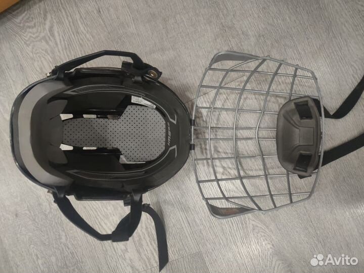 Хоккейный шлем