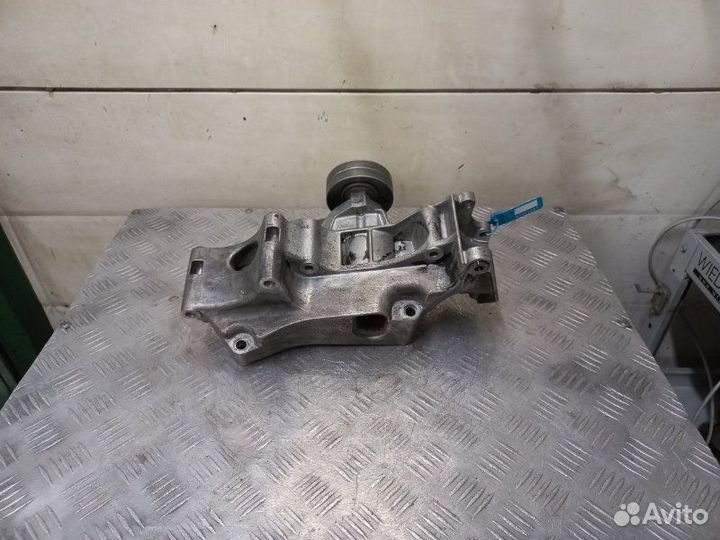 Кронштейн генератора Skoda Octavia A4 1.4 16V MPI