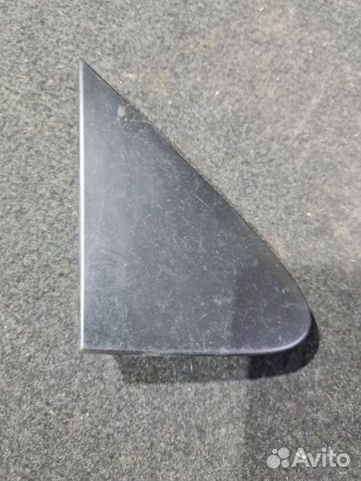 Накладка крыла правая Toyota Corolla E150 1.6