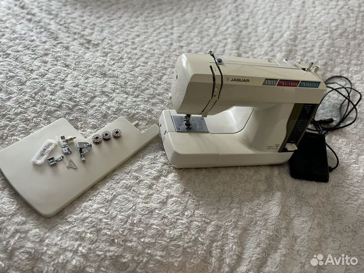 Швейная машина Jaguar compact 745