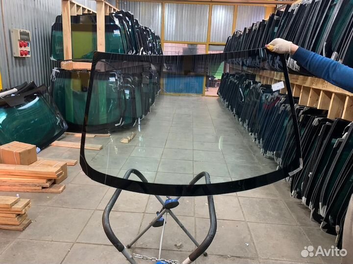 Лобовое стекло на Nissan Almera