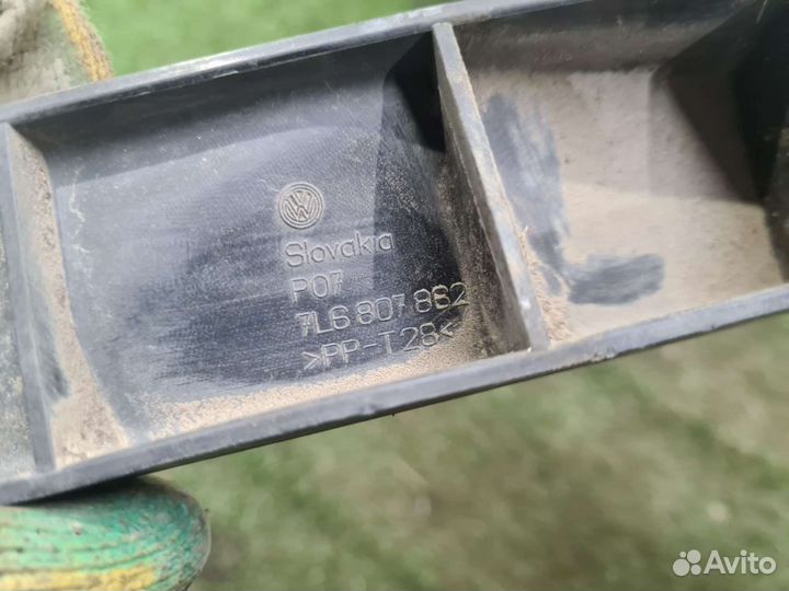 Кронштейн заднего бампера правый Touareg 2002-2010