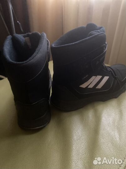 Зимние кроссовки adidas