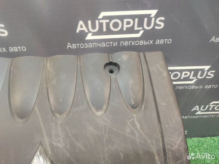 Декоративная накладка двигателя Mitsubishi