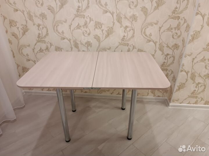 Кухонный стол